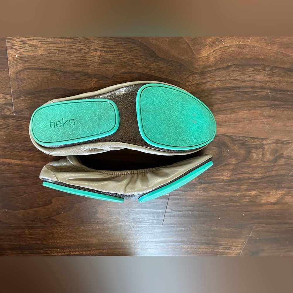 Tieks by Gavrieli Taupe Leather Slip On Ballet Flats Casual Shoes
Size 7 - Picture 12 of 12